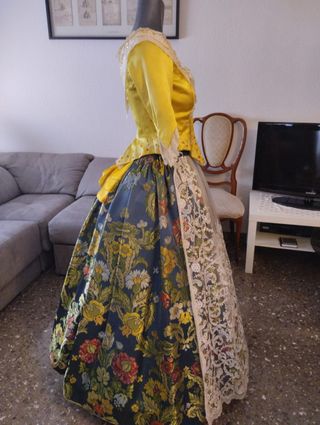 Traje de Fallera con 2 corpiños