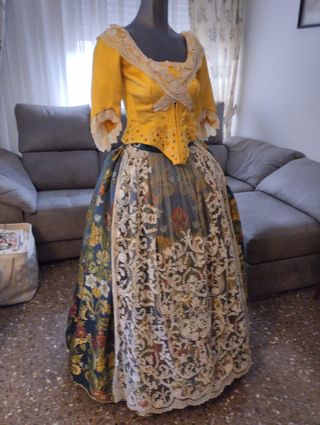 Traje de Fallera con 2 corpiños