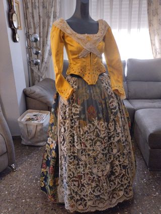 Traje de Fallera con 2 corpiños