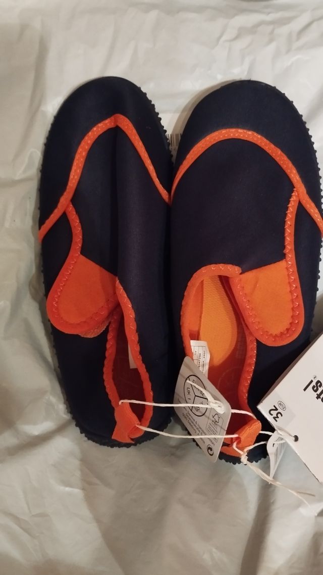 Escarpines niño/niña talla 32
Infantil 
Lidl
Nuevo