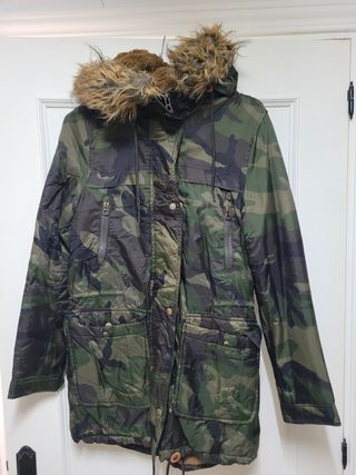 Abrigo militar camuflaje con capucha