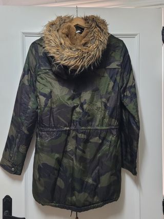 Abrigo militar camuflaje con capucha