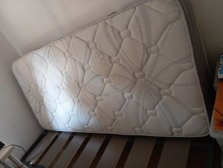 Colchón 90 por 2m de largo y somier de láminas