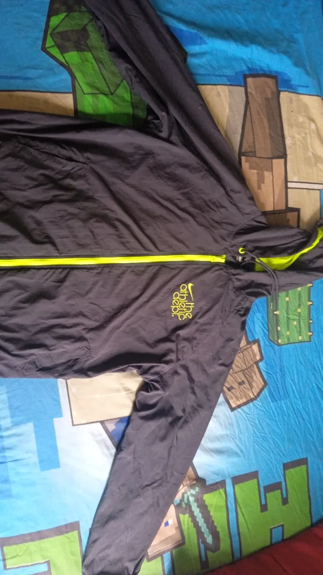 Chaqueta Nike Talla Negro y Amarillo