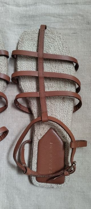 Sandalias planas Zara Home marrones