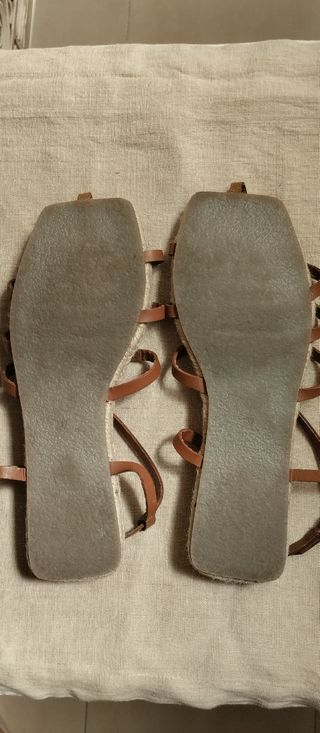 Sandalias planas Zara Home marrones