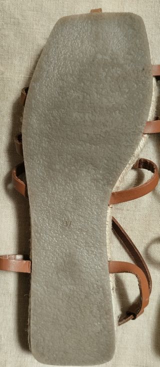 Sandalias planas Zara Home marrones