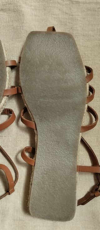 Sandalias planas Zara Home marrones