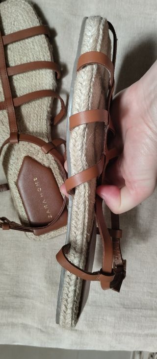 Sandalias planas Zara Home marrones