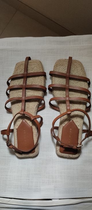 Sandalias planas Zara Home marrones