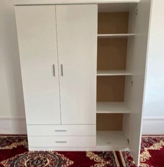 Armario blanco de madera