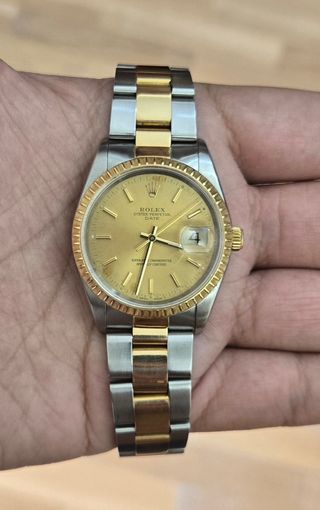 Rolex Oyster Perpetual Date 
Full set. 