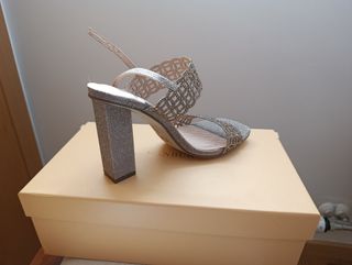 Sandalias de tacón plateadas Menbur