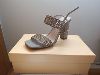 Sandalias de tacón plateadas Menbur