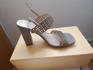 Sandalias de tacón plateadas Menbur