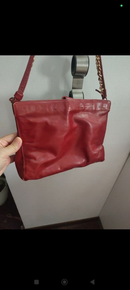 Borsa in pelle vintage con catena dorata