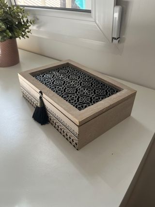 Caja de madera para tés o joyero