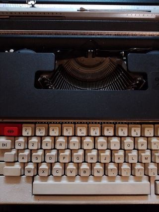 Macchina da scrivere Olivetti Lettera 36 C