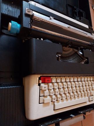Macchina da scrivere Olivetti Lettera 36 C