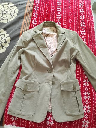 Americana de pana beige es una L pero vale para m