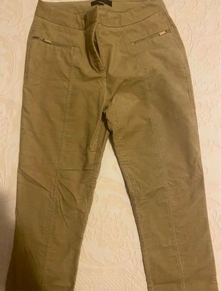 Pantalones beige con cremallera