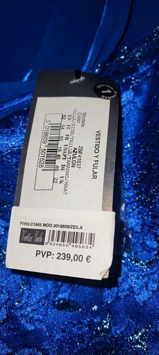 Traje de señora azul con chal
