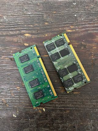 Memoria RAM Kingston 1GB + Data 2GB DDR2 Portátil