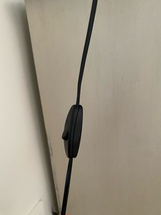 Lamparita auxiliar beige y negra