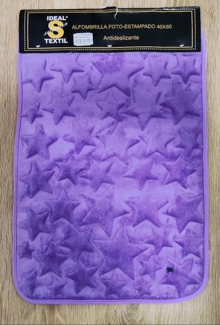 Alfombra violeta con estrellas.