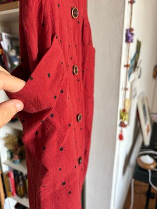 Vestido rojo de topos