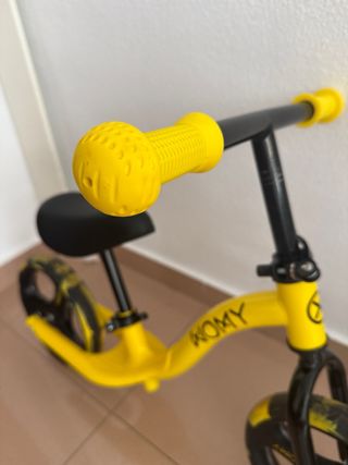 Bicicleta sin pedales Womy amarilla