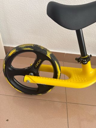 Bicicleta sin pedales Womy amarilla