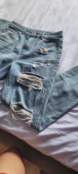 Vaqueros rotos mujer