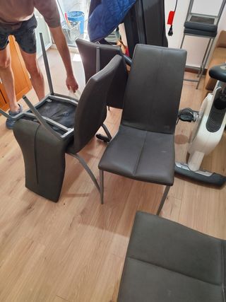 6 Sillas y 2 Taburetes Grises