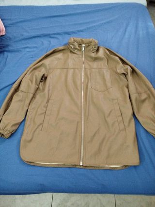 Chaqueta Zara Cuero Fino Marrón con capucha 