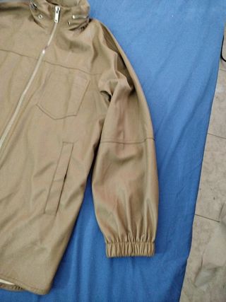 Chaqueta Zara Cuero Fino Marrón con capucha 