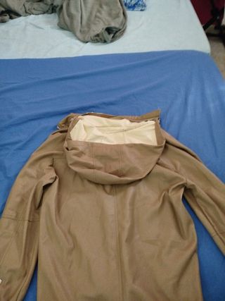 Chaqueta Zara Cuero Fino Marrón con capucha 