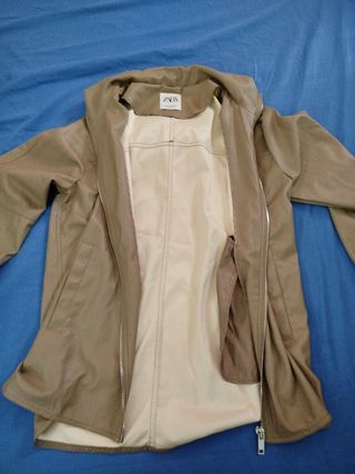 Chaqueta Zara Cuero Fino Marrón con capucha 