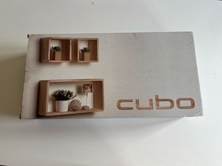 Estantería de madera. Nunca se usaron.