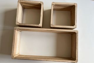 Estantería de madera. Nunca se usaron.