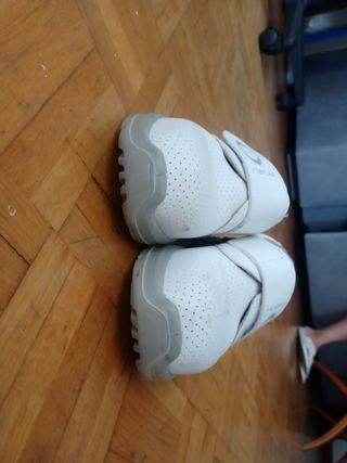 Zapatos de trabajo blancos