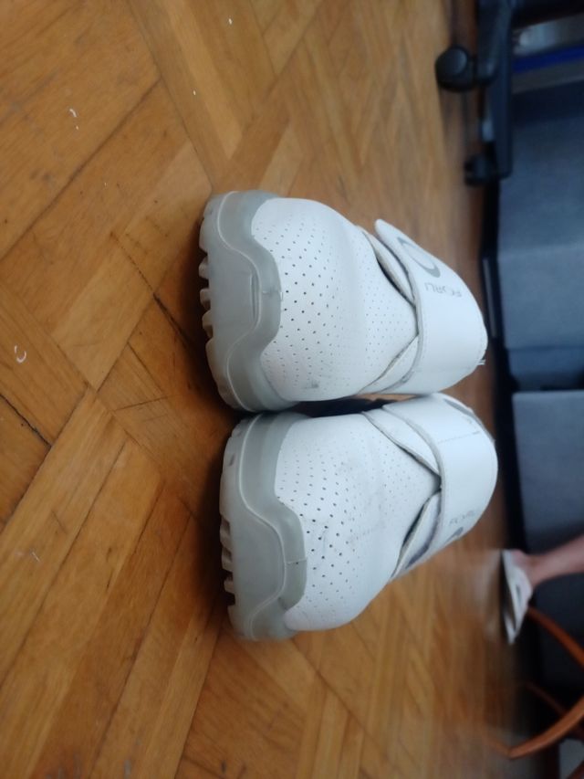 Zapatos de trabajo blancos