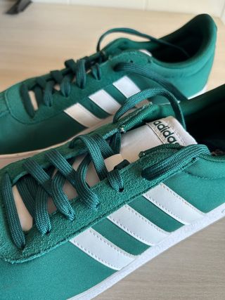 Zapatillas Adidas sin estrenar.