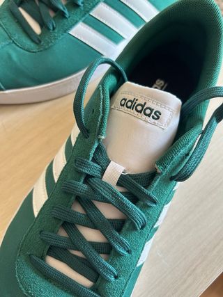 Zapatillas Adidas sin estrenar.