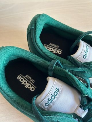 Zapatillas Adidas sin estrenar.