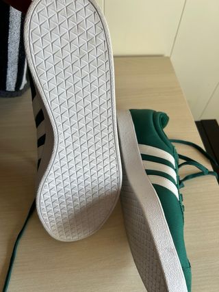 Zapatillas Adidas sin estrenar.