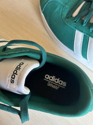 Zapatillas Adidas sin estrenar.