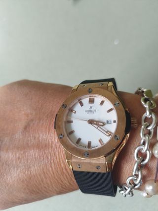 Reloj tipo Hublot Mujer color rosado esfera blanca
