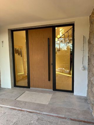 Puerta Aluminio Moderna con Luz LED