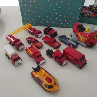 Coches de juguete variados